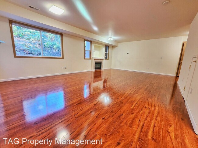 Building Photo - 5 br, 3.5 bath House - 2835A S Alaska Pl