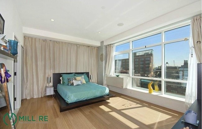 Building Photo - 2415 Queens Plz N