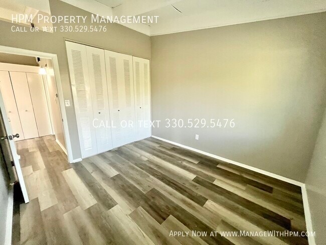 Foto del edificio - 881 Bryant Ave