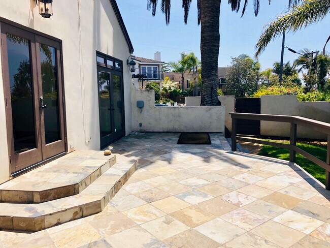 Foto del edificio - 528 Birmingham Dr