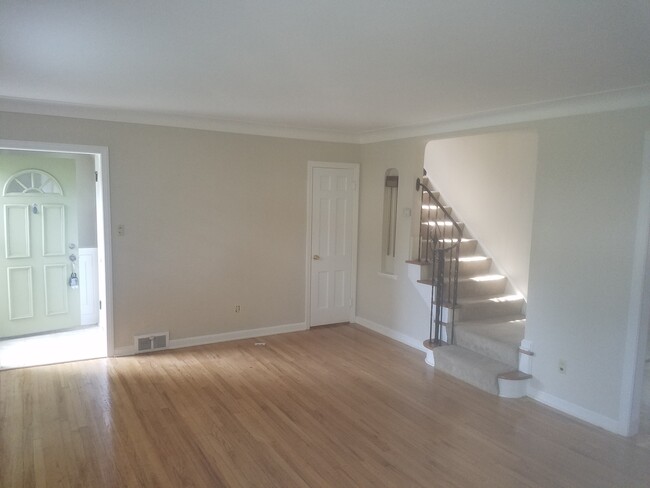 Building Photo - 3697 Silsby Rd