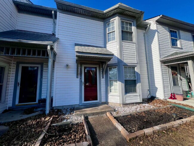 Foto del edificio - Charming Townhouse in Kempsville Lakes