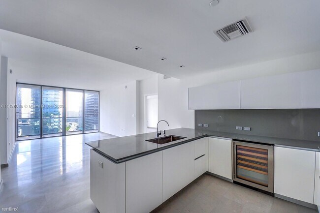 Foto del edificio - 2 br, 2 bath Condo - 88 SW 7th St Luxury r...