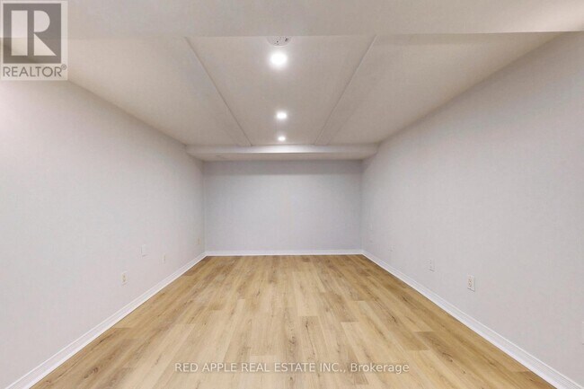 Photo du bâtiment - 76 W 1st St