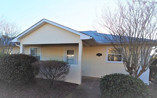 Foto del edificio - Home in Glenlakes Subdivision!