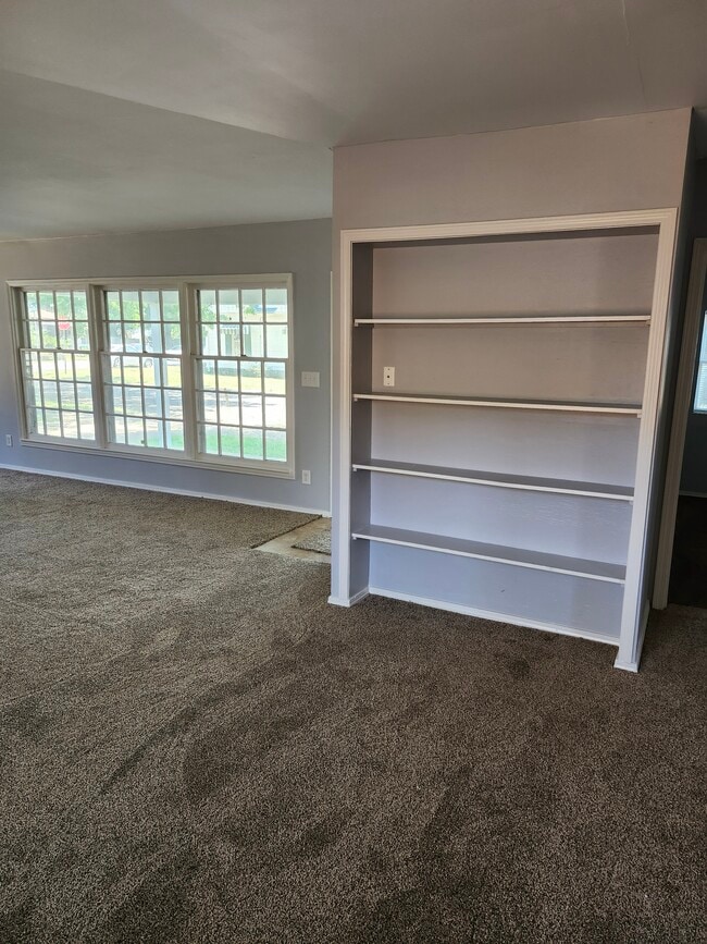 Foto del edificio - 2366 Deming St