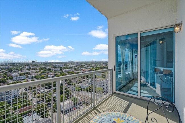 Foto del edificio - 10 SW South River Dr