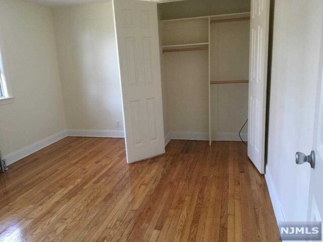 Foto del edificio - 395 Ridge Rd