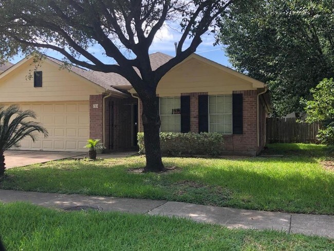 Building Photo - 714 N Vista Dr