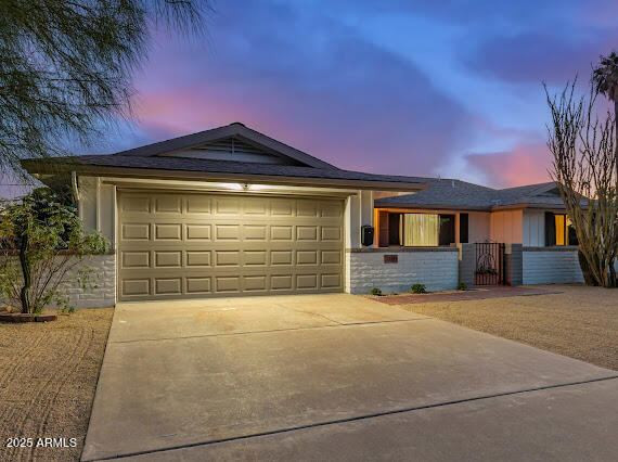 Building Photo - 1101 E Balboa Dr