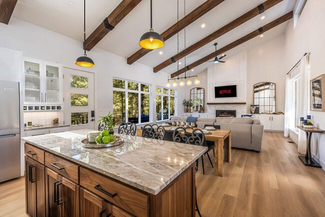 Foto del edificio - 3373 Mountain View Blvd