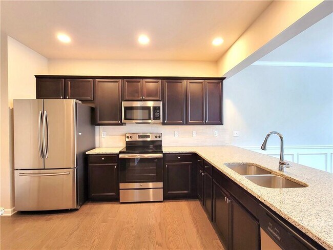 Foto del edificio - 1017 Haley Woods Ct