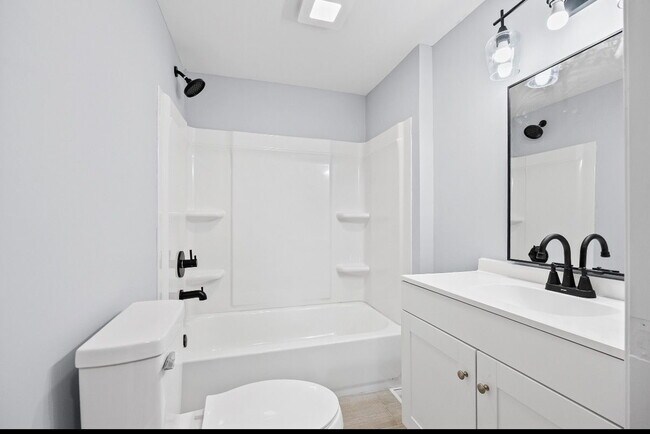 Foto del edificio - 3 Bed and 2 Bath Single Family Residence in Settlersway Lane