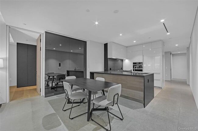 Building Photo - 522 W 29th St