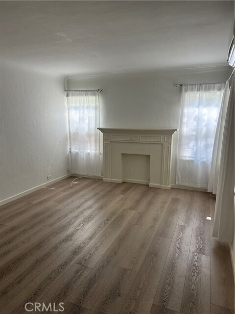 Foto del edificio - 429 E Valencia Ave