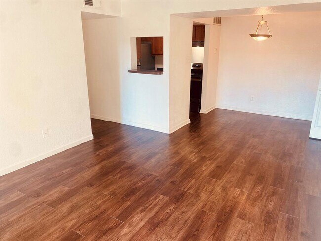 Foto del edificio - 8100 Creekbend Dr