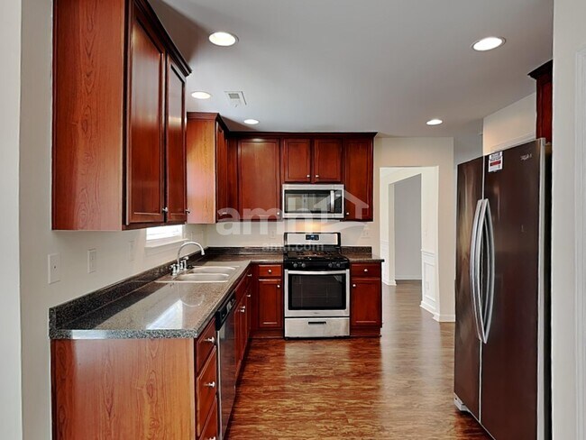 Foto del edificio - 1649 Woods Ln