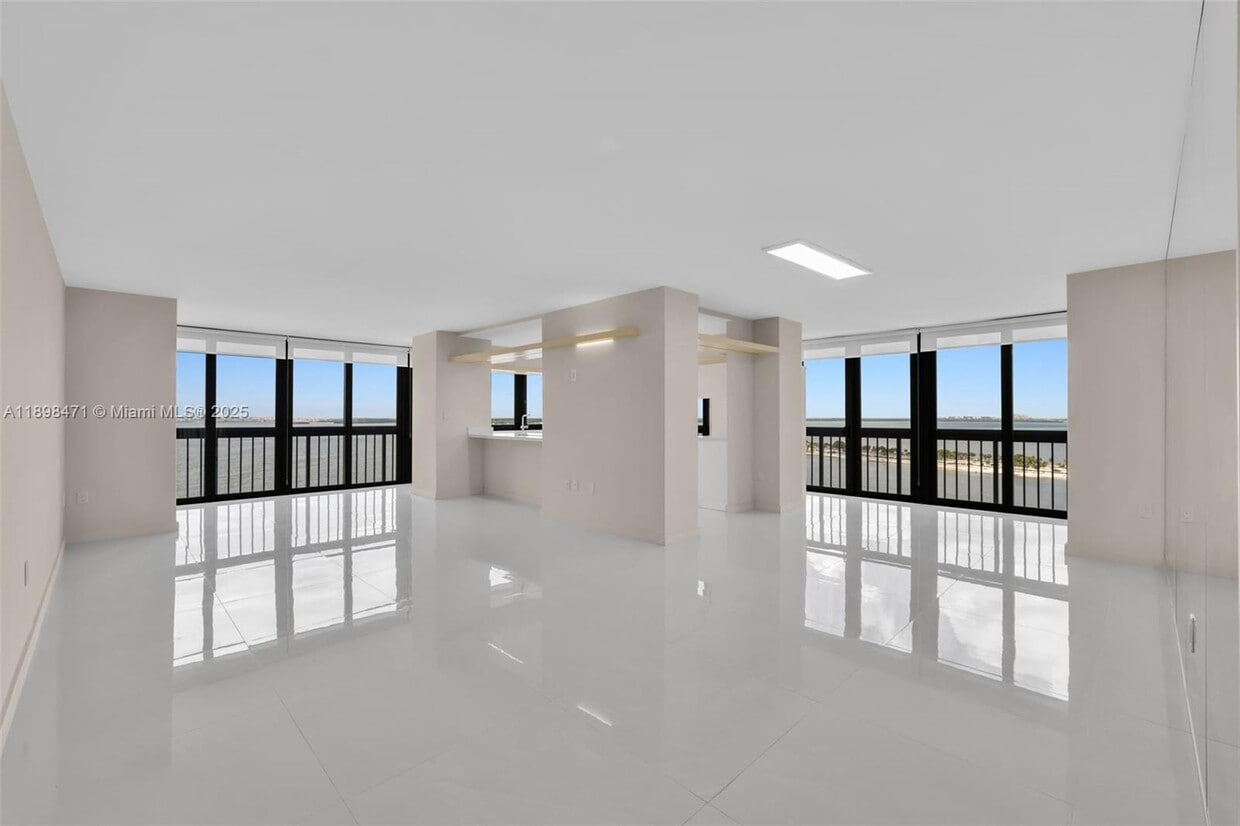 Primary Photo - 2333 Brickell Ave