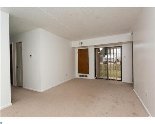 Building Photo - 3301 Valley Dr