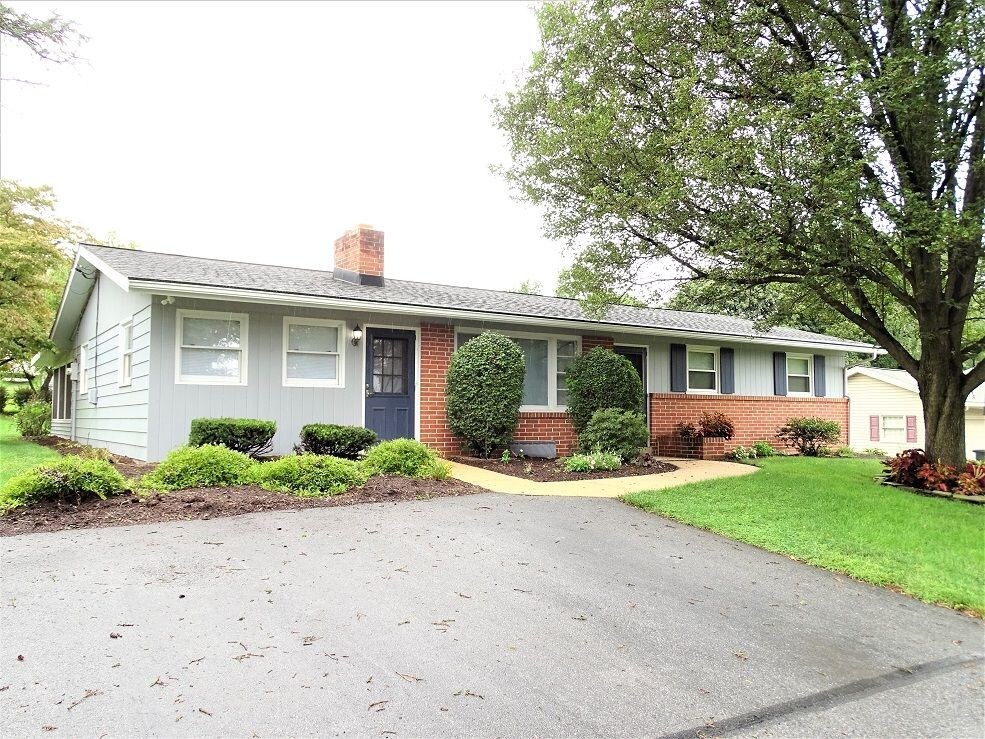 Primary Photo - 404 Fairview St