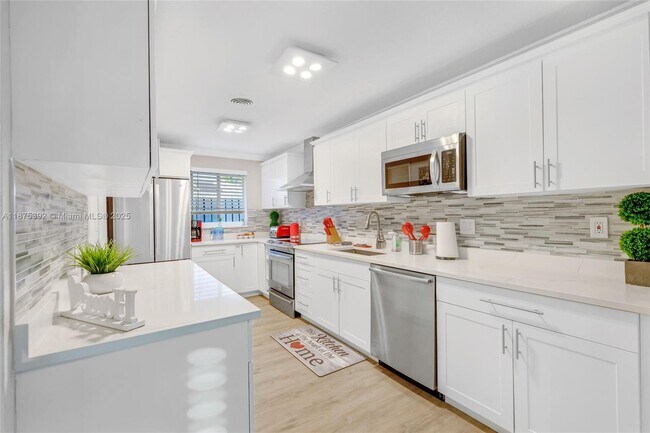 Foto del edificio - 5740 NE 19th Ave