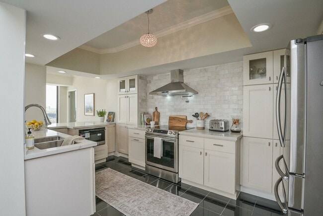 Building Photo - 15 Greenway Plz