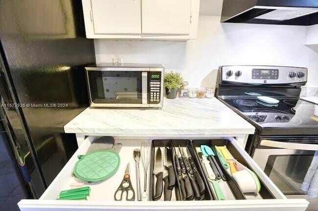 Foto del edificio - 6443 Perry St