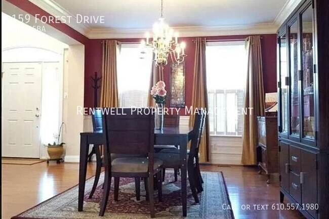 Foto del edificio - 159 Forest Dr