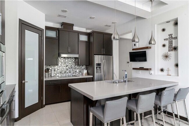 Building Photo - 26 El Jardin St
