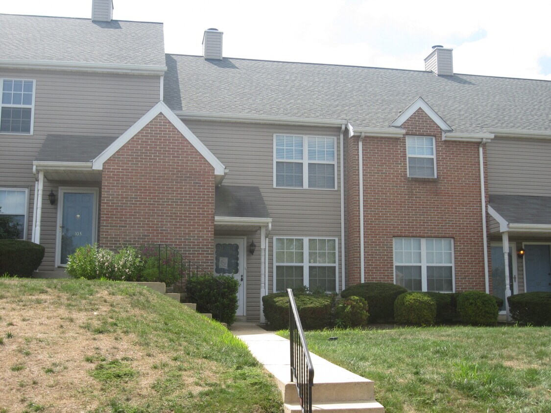 Primary Photo - 106 Kelly Ct