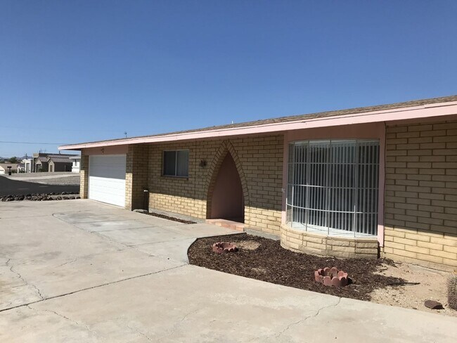 Foto del edificio - NEW LOWER PRICE!  Call for a showing. (928) 453-2606