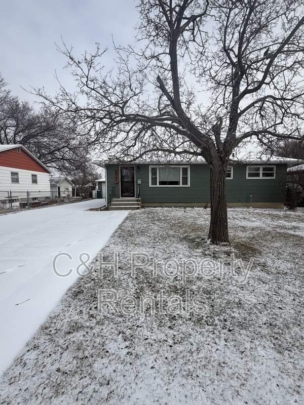 Building Photo - 1017 25th St W