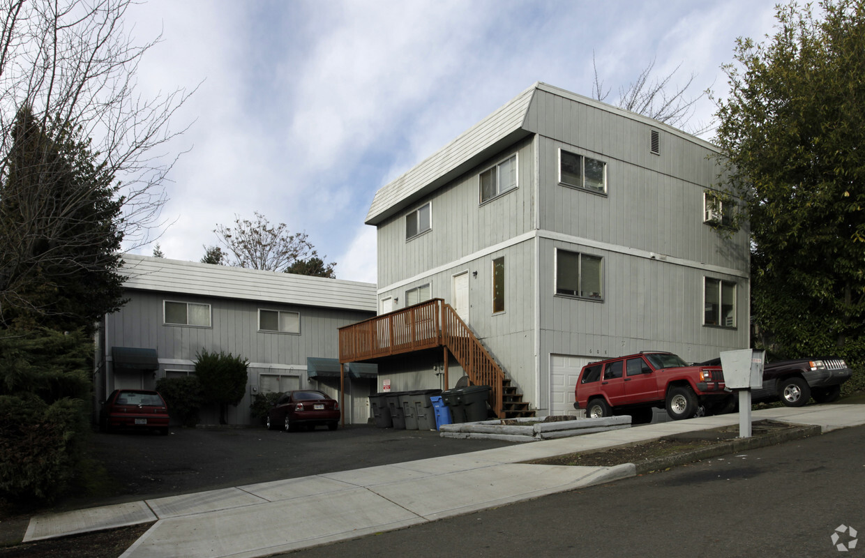 Primary Photo - 608 R St