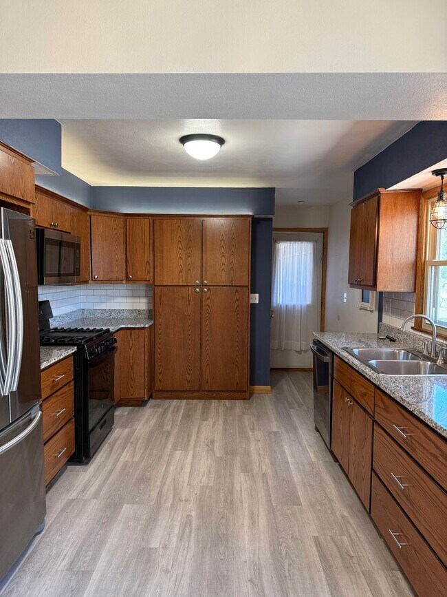 Foto del edificio - Rare Rental- Prairie Hill SD 3 bedroom 2 bath Ranch Home COMING IN JUNE