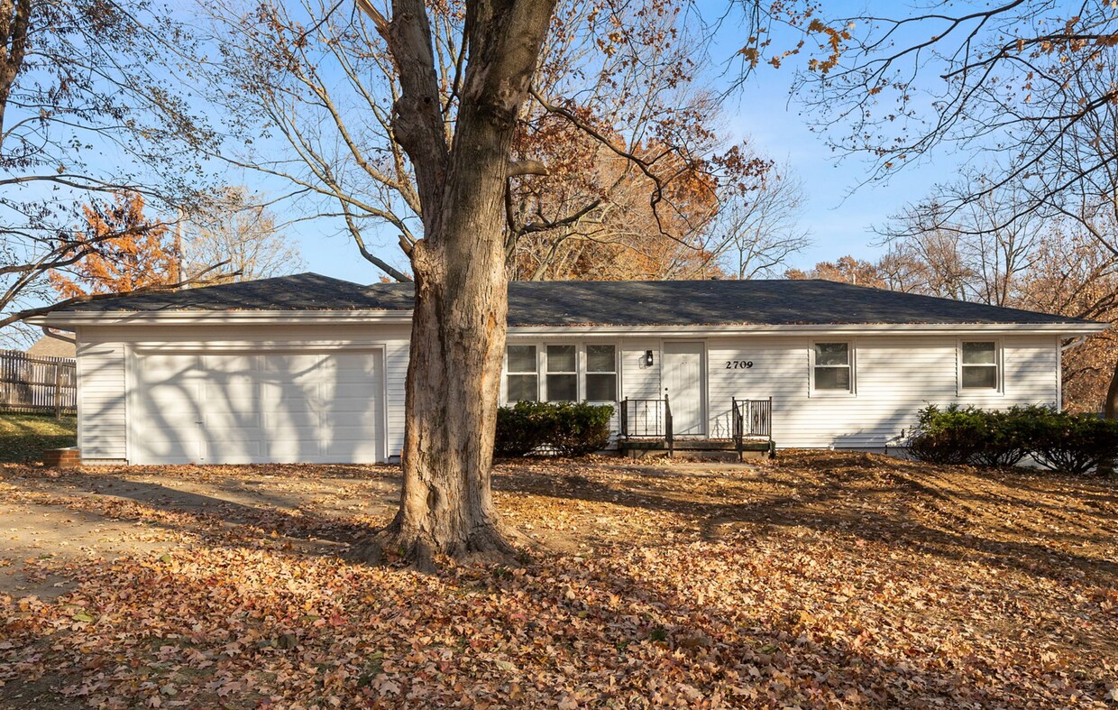 Foto principal - For Rent – Beautifully Renovated 4 Bedroom, 2 Bath Home