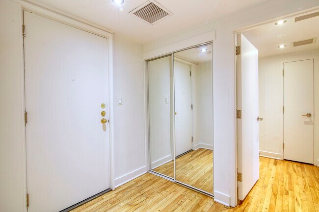 Building Photo - 3435 Rue Drummond