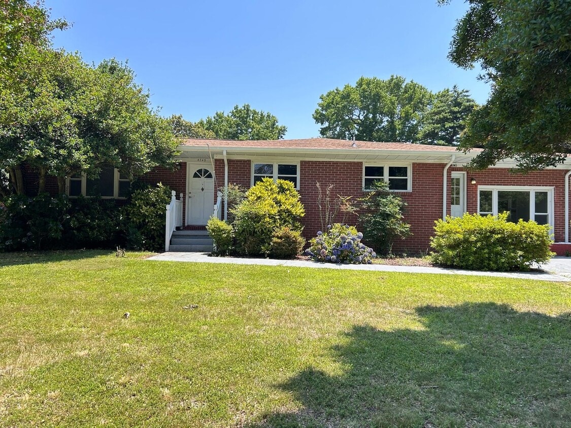Primary Photo - Charming 3-Bedroom Home with Bonus Room & ...
