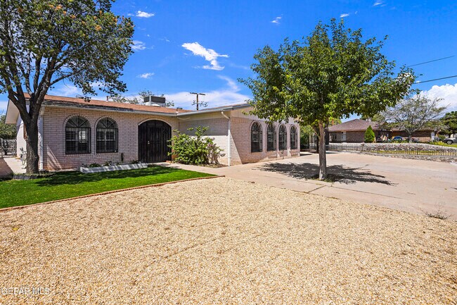 Foto del edificio - 7701 Iroquois Dr