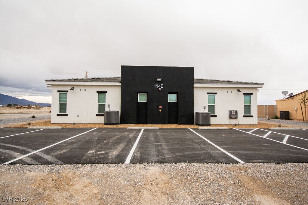 Primary Photo - 1140 Sixshooter Ave