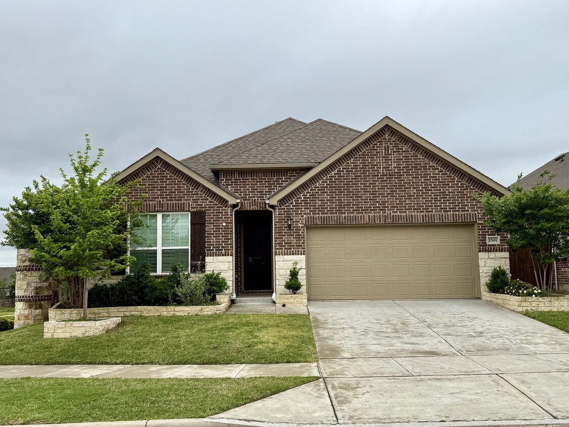 Front of home - 2501 Temple Dr