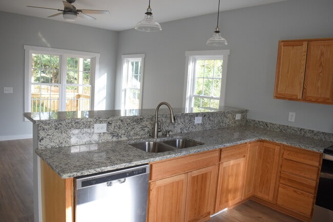 Building Photo - 308 Kenwood Ave