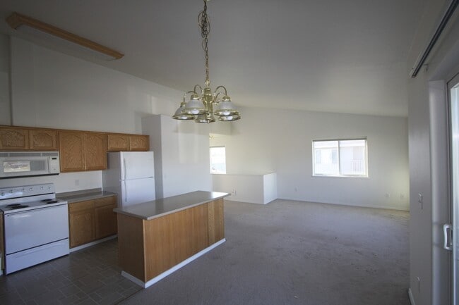 Building Photo - 3 Bedroom South Anchorage Condo!