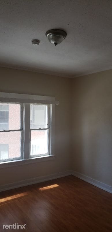Building Photo - 1026 Ingraham St