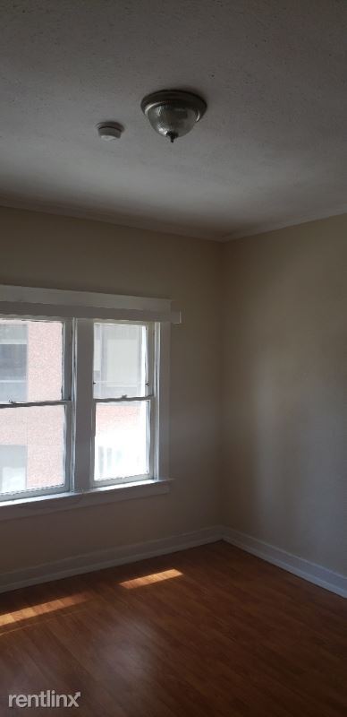 Foto del edificio - 1026 Ingraham St