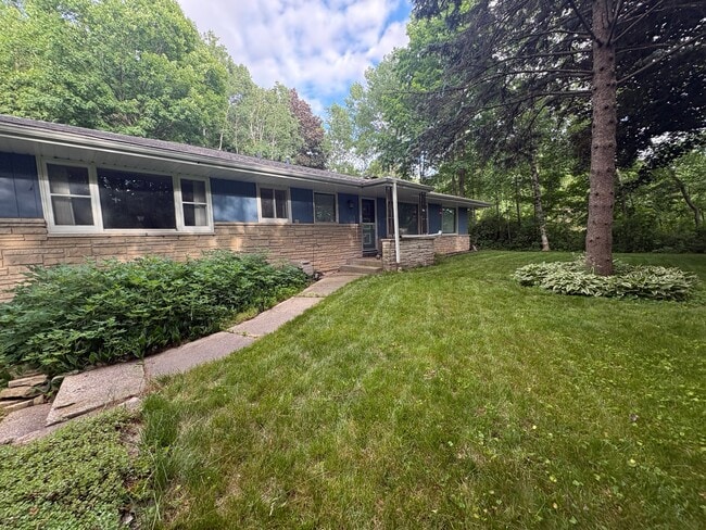 Building Photo - 3580 Slinger Rd