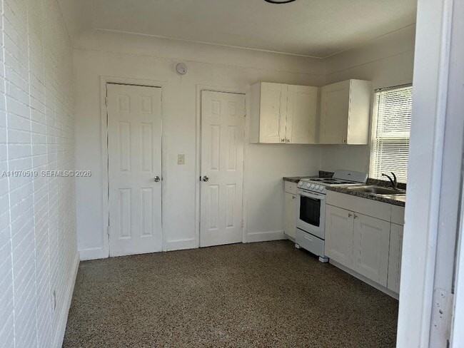 Building Photo - 186 NW 1st St