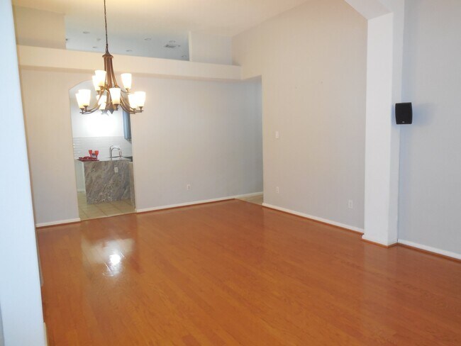 Foto del edificio - 10523 N Newpark Dr