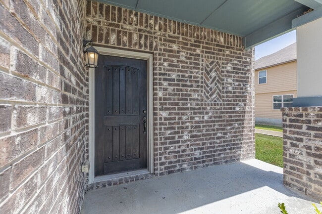 Building Photo - 746 Farmers Dell