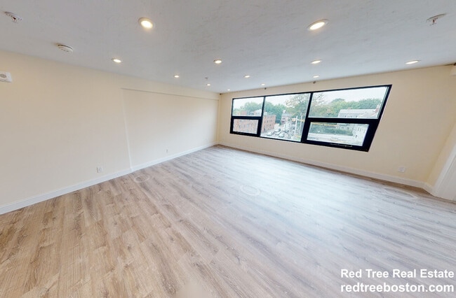 Building Photo - 1028a Commonwealth Ave