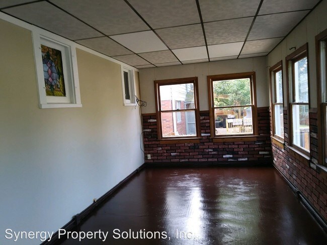 Building Photo - 122 Parkwood Blvd